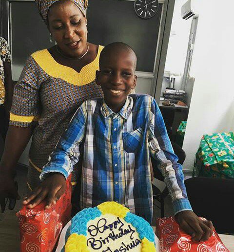 DorcasCancer's tweet photo. Mini-celebration with Joshua and mum. #tdcfbirthdays #cancerngo #doingitforthekids #childhoodcancer #cancer https://t.co/Y0CkHhL8aB