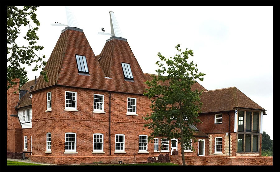 Imperial_Bricks's tweet photo. Farmhouse Orange #handmadebricks were used for this stunning #newbuild Oast Barn in Kent #brickoftheweek https://t.co/vTBJOQdQnb https://t.co/FEl6VQKqz5