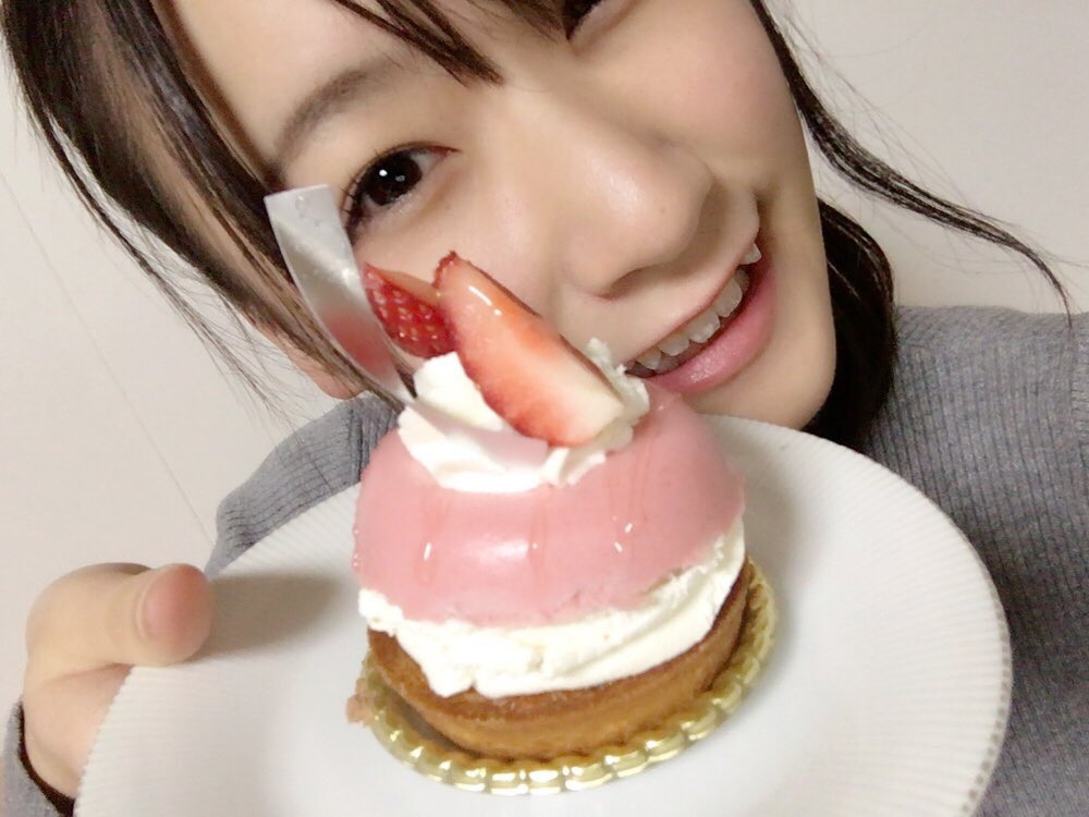killer_chiroru's tweet photo. ケーキ8個食べた(●´ω｀●) https://t.co/7FHfv3usBl