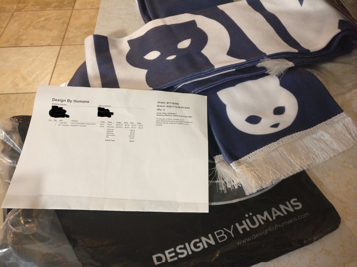 Extnct_Dodo's tweet photo. @LIRIK Scarf arrived! Got two somehow and no keychain. Can't complain. https://t.co/Qqia0UQMcy