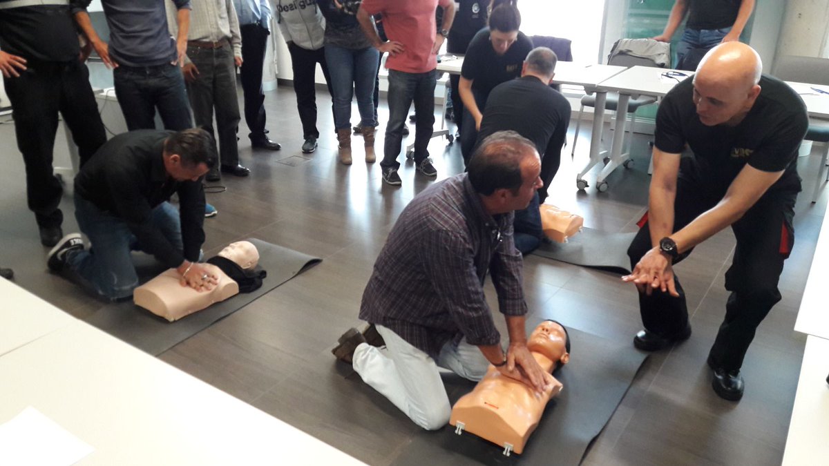 PortsdeBalears's tweet photo. Curs de RCP (Reanimació Cardio Pulmonar) y DESA (Desfibrilador Extern Semi Automàtic) impartit per @CaryosaHS al personal del #portdePalma https://t.co/tEfwzf6m5O