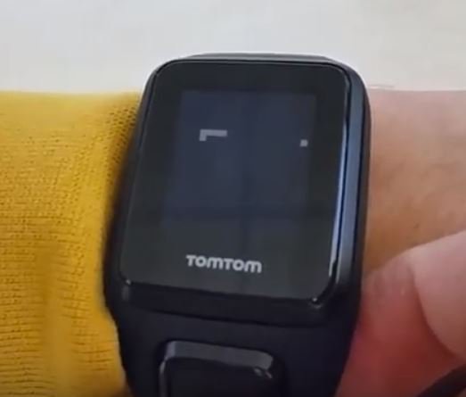 MickyTotaro's tweet photo. Giocare a #Snake con il #TomTomRunner #getgoing  https://t.co/YHNycXFayX https://t.co/Ax2edphtCF