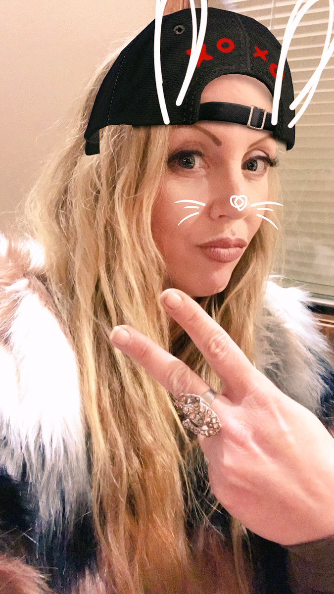 KyleiJo's tweet photo. @LymeLightFNDN @AvrilLavigne @AvrilFoundation 23 years sick my mom is my role model She runs into dead ends always with our disease #lyme is killing the poor &amp; a political #disease 😓😓 https://t.co/SxtznJ7aJm