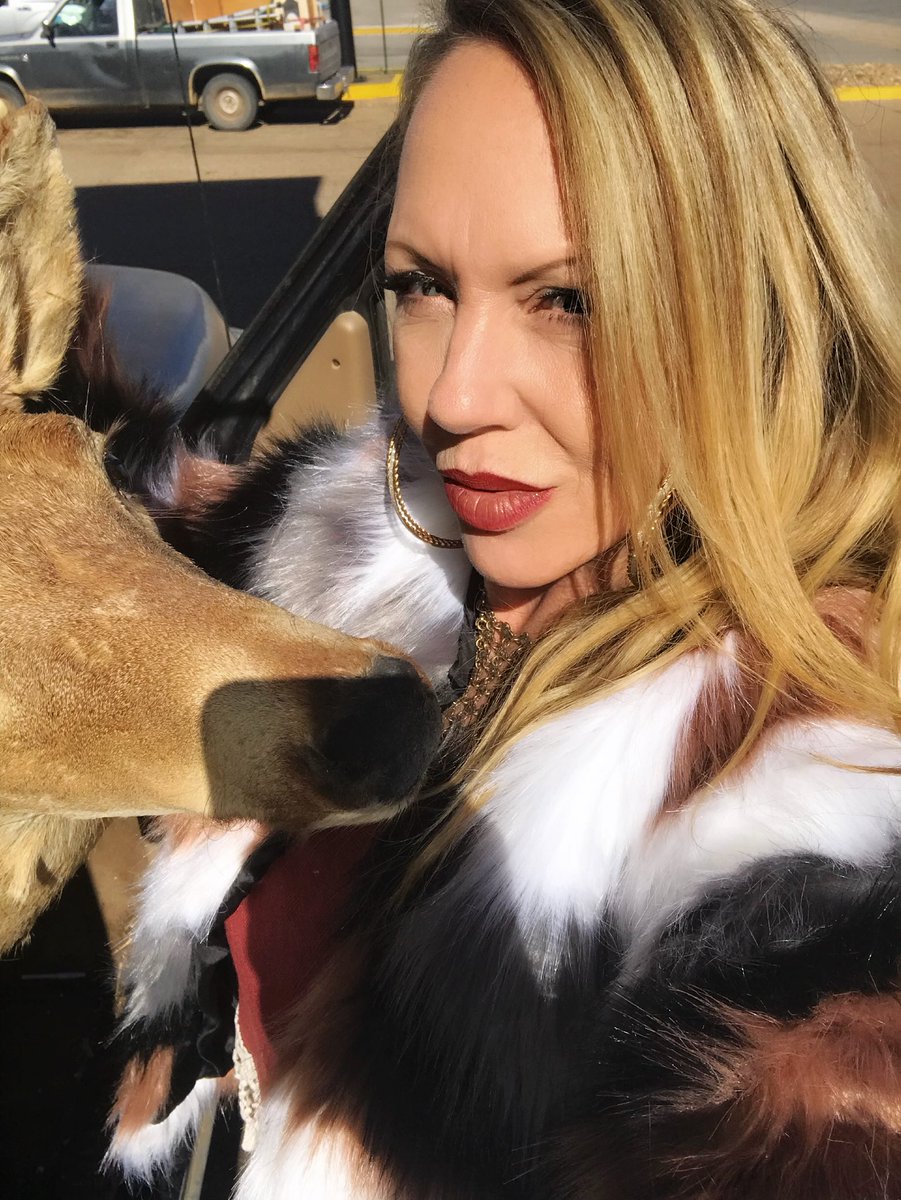KyleiJo's tweet photo. @LymeLightFNDN @AvrilLavigne @AvrilFoundation 23 years sick my mom is my role model She runs into dead ends always with our disease #lyme is killing the poor &amp; a political #disease 😓😓 https://t.co/SxtznJ7aJm