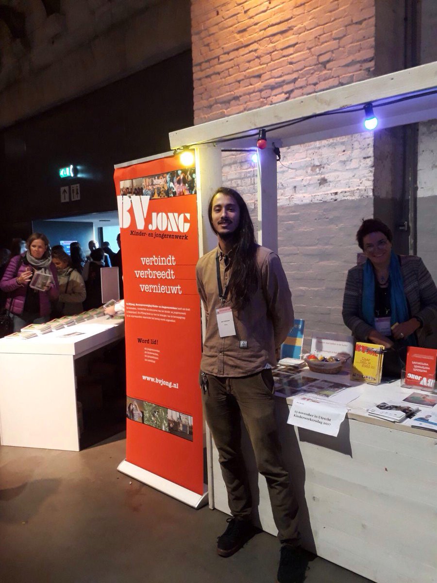 BVjong's tweet photo. Niko de Groot, Froukje Hajer en Jazie Veldhuyzen vertegenwoordigen #BVjong en #jongerenwerk bij de #VoorDeJeugddag2017. https://t.co/qte1SBIwl1