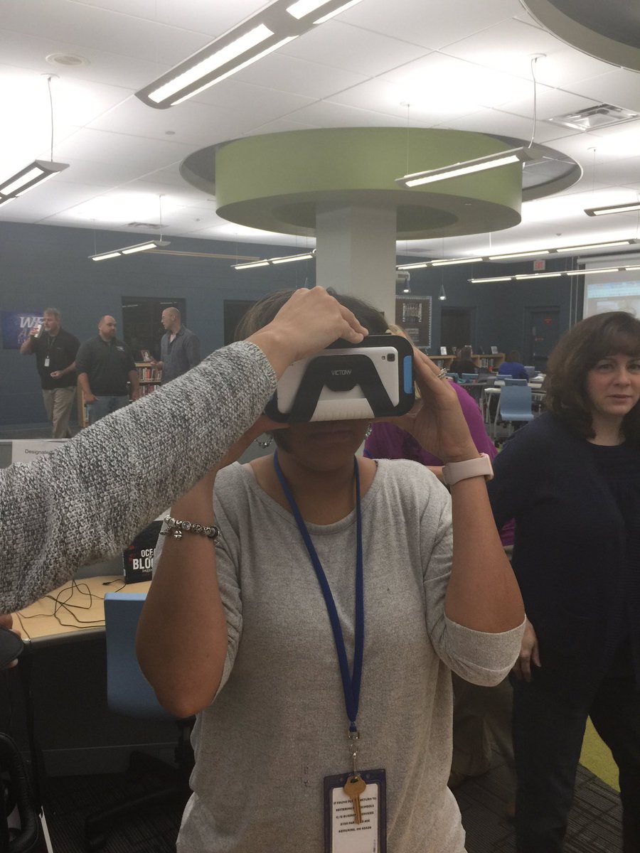 FHSchibs's tweet photo. Virtual Reality. #teacherPDday #WestUnit #WeareFirebirds https://t.co/RxVWpx7nR0