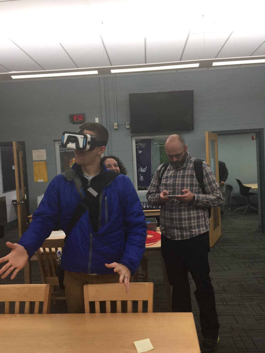 FHSchibs's tweet photo. Virtual Reality. #teacherPDday #WestUnit #WeareFirebirds https://t.co/RxVWpx7nR0