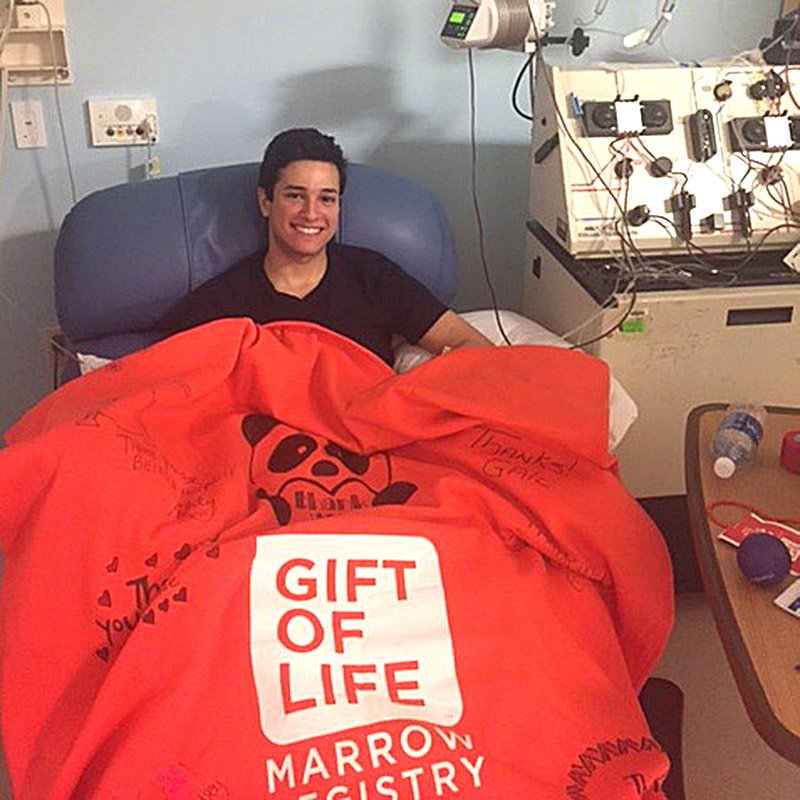 GiftofLife's tweet photo. Did you know it's #marrowawareness month? Read about a @GiftofLife campus ambassador who donated marrow: https://t.co/KYCXKQyb33 https://t.co/tKe6ZfZLJa
