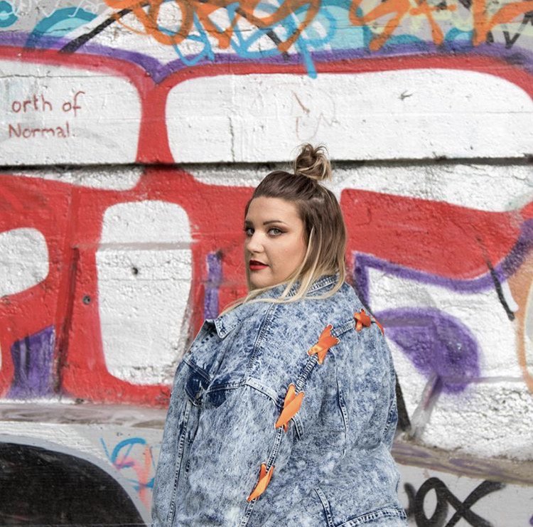 inthestylecurve's tweet photo. HUMP DAY TREATS 😍  25% off coats &amp; jackets💥  @JessOTPS is lookin' gorge in our @SarahhAshcroft 🔎 'DENIM JACKET' 💕 👉  https://t.co/hCAGatAxas https://t.co/hbAmdyjaga