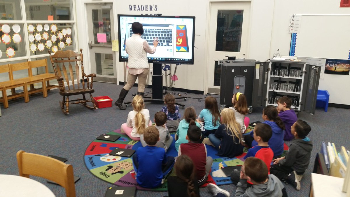 suzcogs's tweet photo. Learning to type in technology! #Mashpee #cogskids #team166 https://t.co/PHbfH68xPA