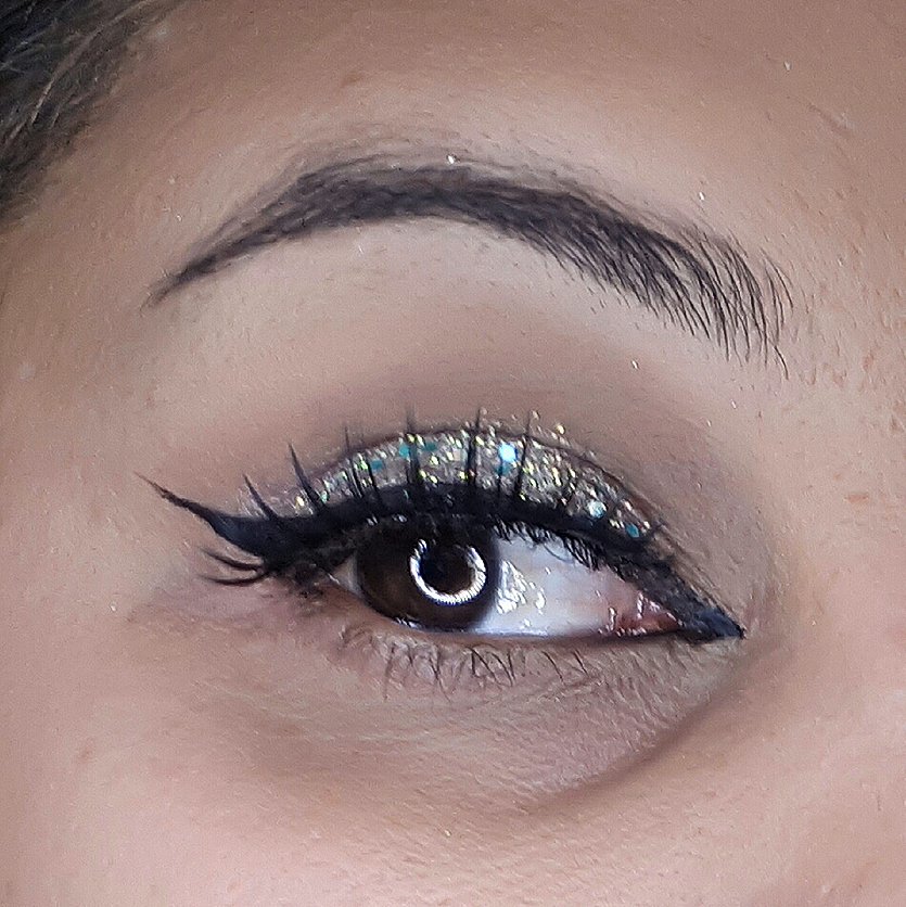 WingedBeautySA's tweet photo. #eyemakeup #southafricanmua #makeuplife #glitter #shinyshiny #Wingedfam #winged #brighter https://t.co/nXhut5KtSx