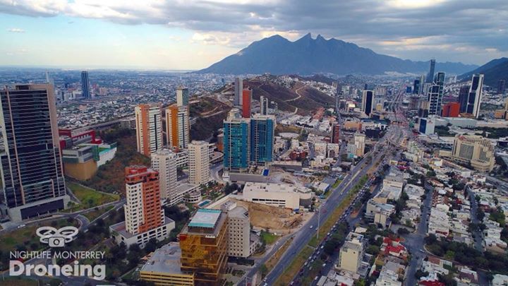 MrAllAccessMX's tweet photo. ¿Proyecto ó evento en puerta? • Servicios de video y fotografía aérea. 🏢🍽🎬🎤🏞💍👰🎩🎉✂️ #InboxUs https://t.co/y1QT4ICi9h