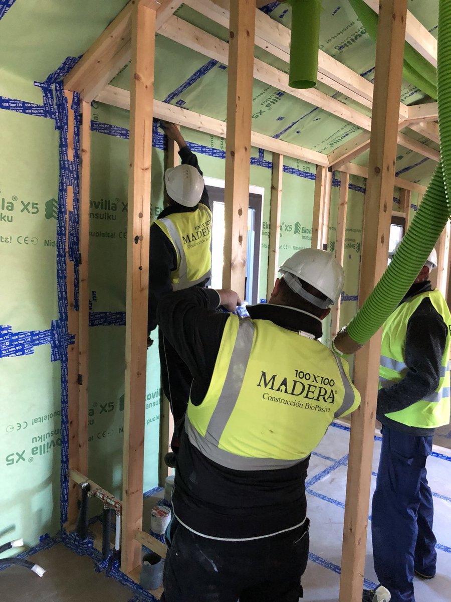 BioPasiva_'s tweet photo. Excelente resultado en el primer test de #Blowerdoor con todas las instalaciones pasadas, de nuestra casa #BioPasiva de #ColladoMediano. Otra más cumpliendo el #Passivhaus pero que no se va a certificar. Y van 40 #CasasPasivas en #madrid! +info 👉 https://t.co/9JPLZyzUaZ https://t.co/WqeMhGqCRz