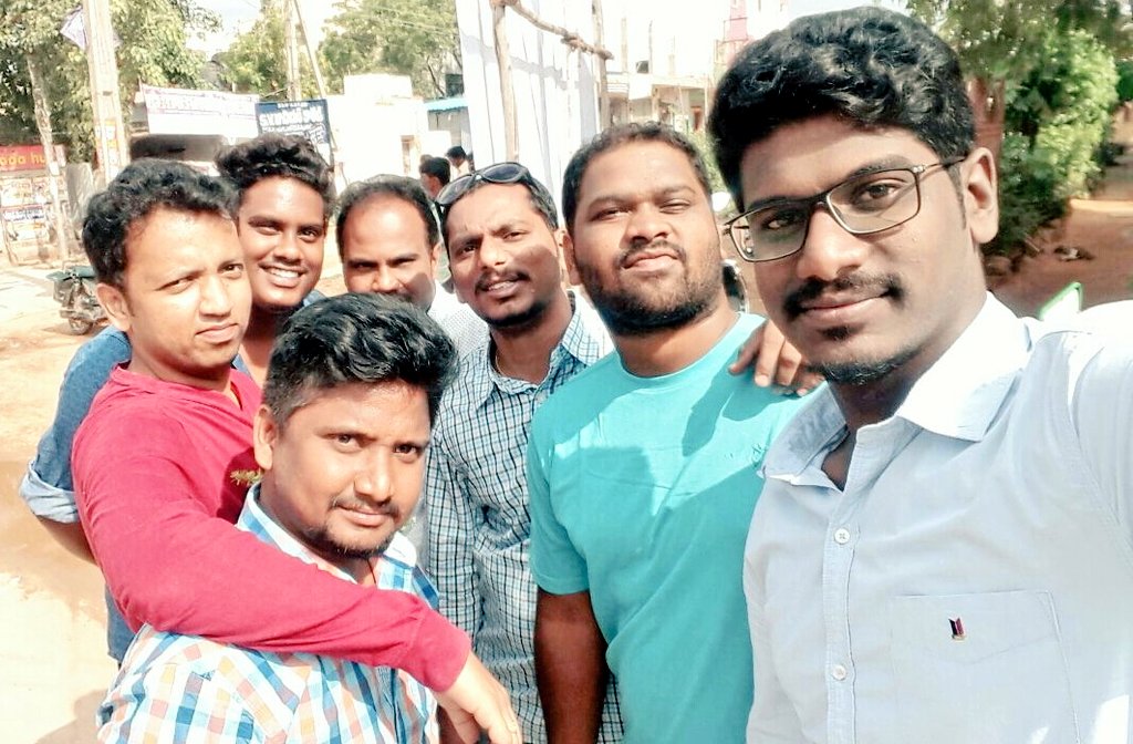 Ajrt235's tweet photo. #ACG 👬👬👬👏👍🤘
@Srujan559 
@prabhutej 
@rJ_pasala 
@Sujitanil3 
#jeevan
#steve
#prashanth
#Ajrt235 #johnravitej #rt235 https://t.co/k5PYfUIQIx