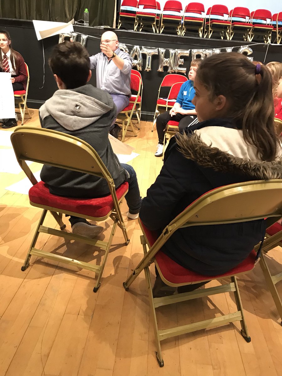 NewtonPrimary01's tweet image. Rosie and Alex have enjoyed exploring what education will look in 2049 #stirgathering #planningthefuture @createcolearn