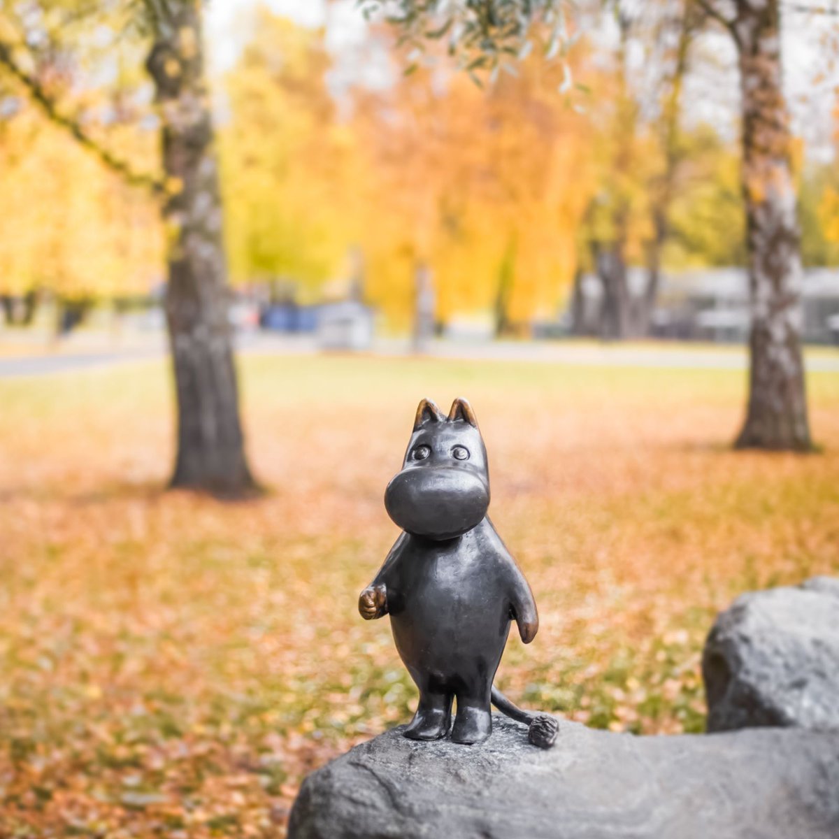 VisitTampere's tweet photo. One of the most photographed statues in #Finland – and surely the most hugged one – is #Moomintroll in #Tampere. #Moomin #MoominMuseum https://t.co/4qfMmv6P4M