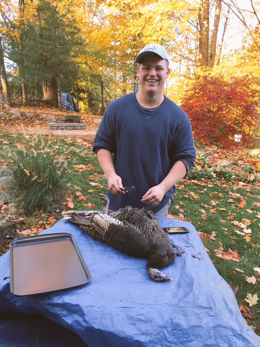 Herber111's tweet photo. #RoyHunter strikes again! Went out deer hunting and ended up taking home a bird with one week left of Turkey Season. https://t.co/zEUgYxQHJG