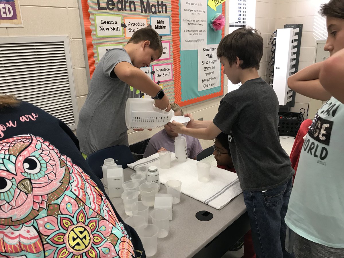 CaraleeW's tweet photo. Discovery lesson today. My students are finding out basic measurements by using the tools and making generalizations. 😁⚖️✏️📏🌊 https://t.co/OzzQrkB8la