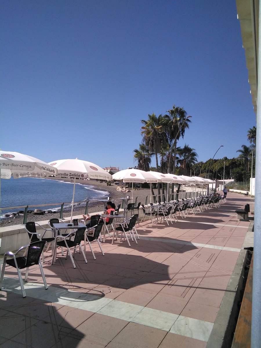 raul_canijo's tweet photo. Día spectacular para tomarse una cerveza bien fría en #kamaeleon #puntadelaplata #Estepona https://t.co/cL2vQhfacg