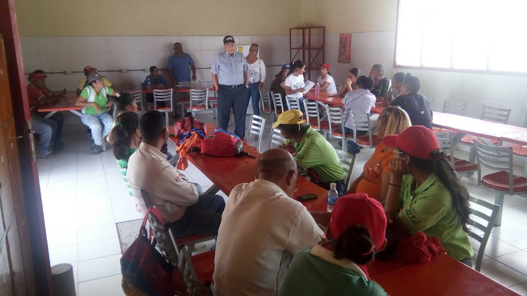 IngOrlandoM's tweet photo. Visitamos EIPAS Valle de Quibor donde verificamos la Produccion de las Casas de Cultivo Protegida y luego una Asamblea con los trabajadores! https://t.co/taQwyXAHxt