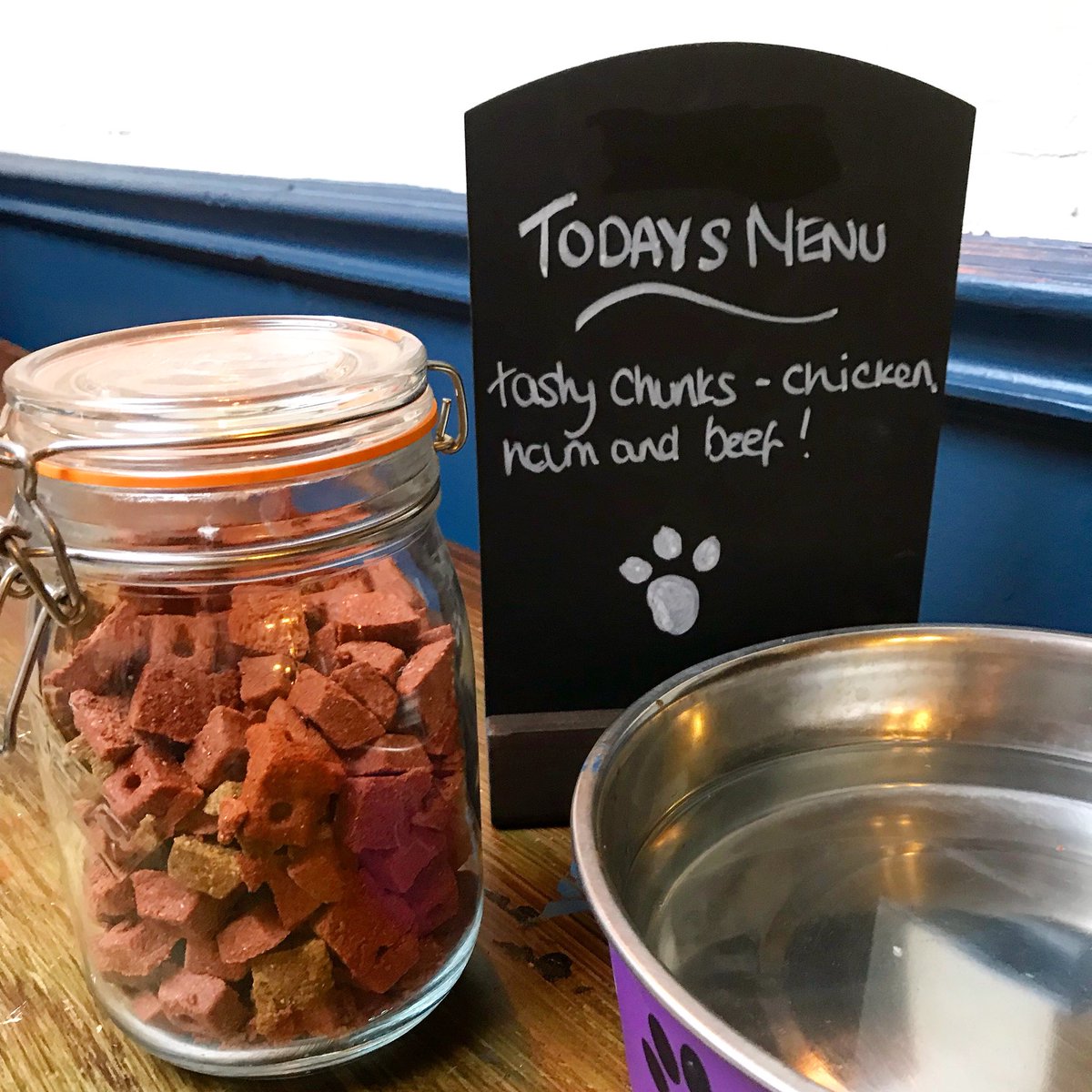 TheBedfordTW's tweet photo. We have something special for our little friends🐶🐕🐾. #free #dogfriendly #pub #tunbridgewells #thebedfordtw #kent https://t.co/Noyf3hkKi3