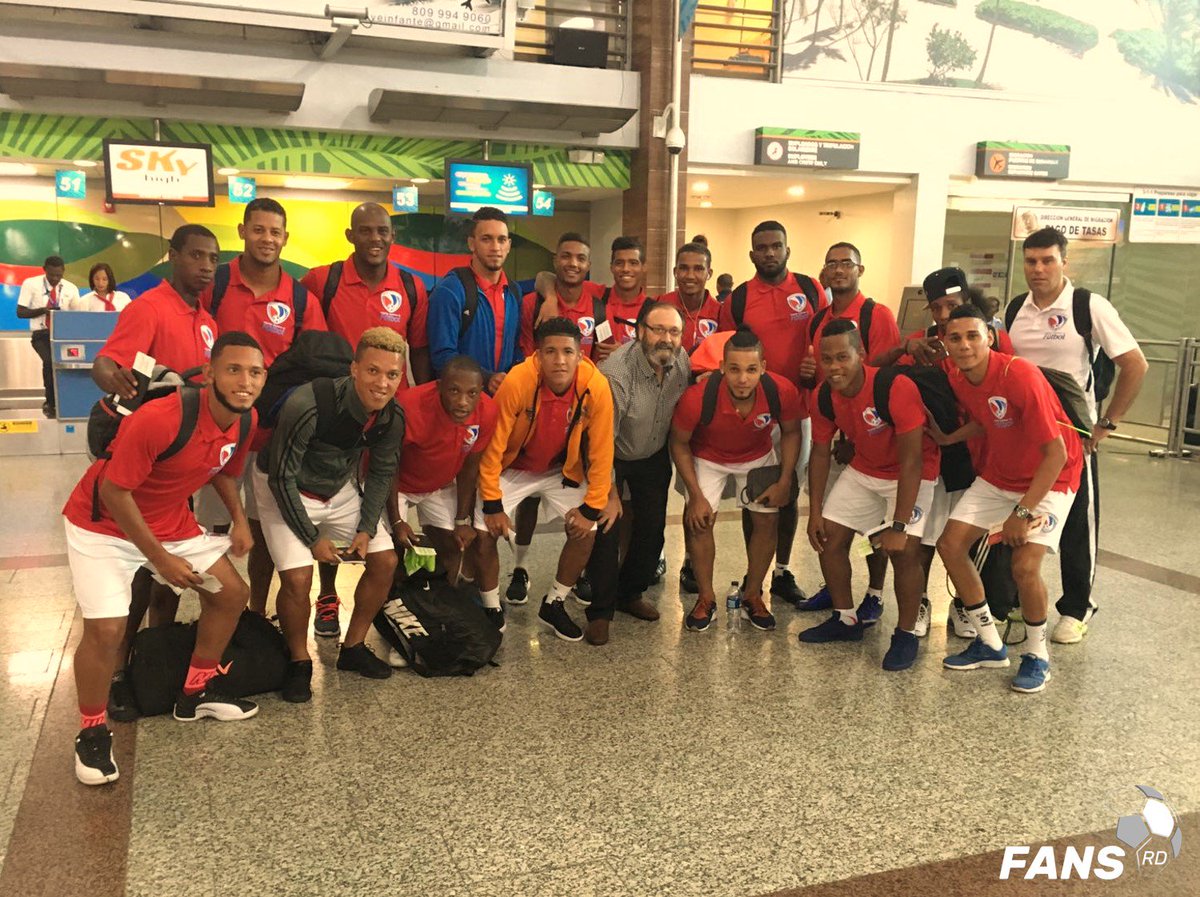 FansRDFutbol's tweet photo. ¡Nuestra selección ya está partiendo a Nicaragua! #QuisqueyanosAlMundial https://t.co/NqtsO46pAU
