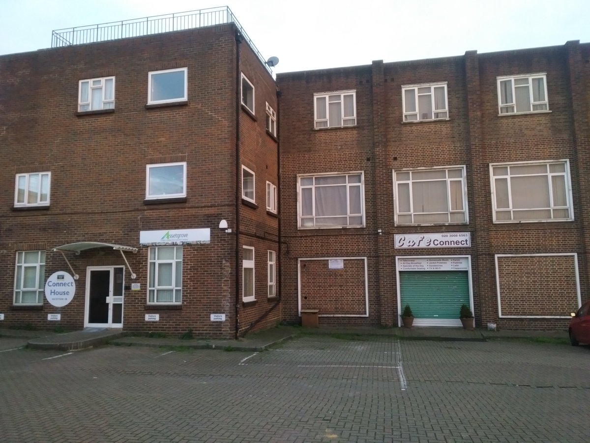 Siobhain_Mc's tweet photo. A must watch. The reality of temporary housing for 84 homeless families in Mitcham. Huge thanks to @SilverfishMedia https://t.co/qTThrRnDBE https://t.co/HVtU32tUIq