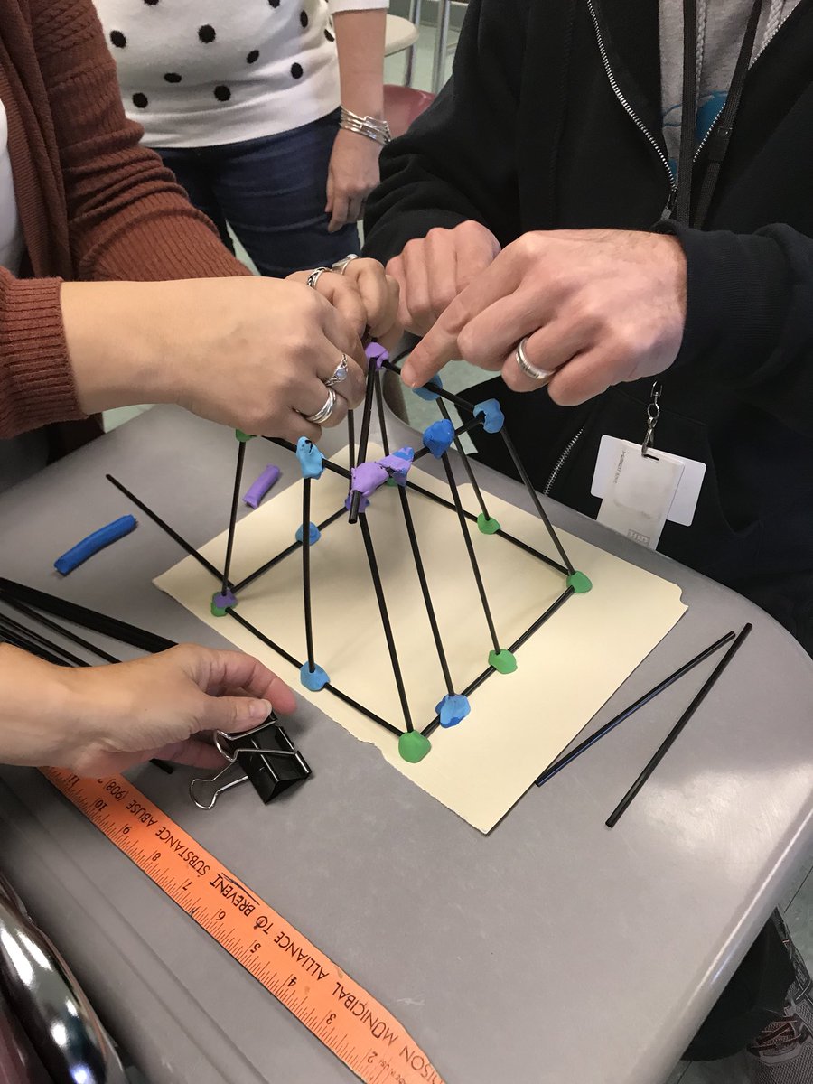 MsTayGrade7LA's tweet photo. Making MakerSpace come alive for PD Day! @hurwitz_history https://t.co/10TSZboeup