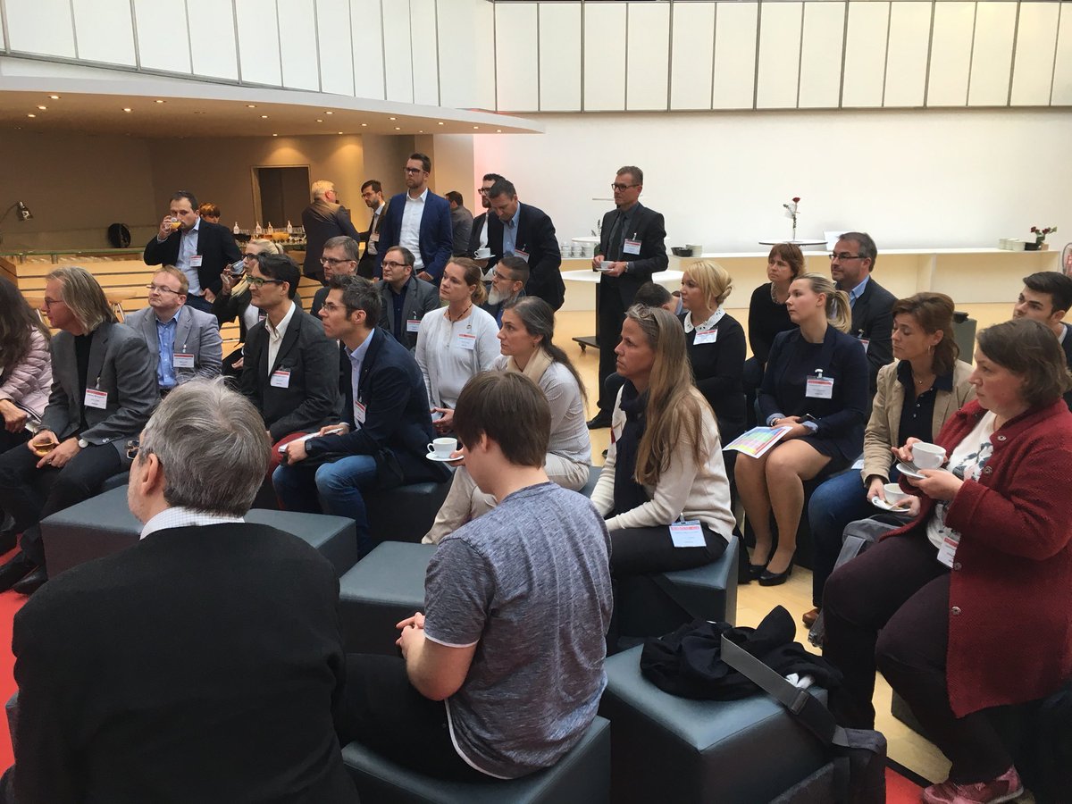 MIDAkademie's tweet photo. Danke für das Interesse an dem #insight2017 Campus Vortrag „Vom Management zu Workflow“ von @MathiasBickel Trainer @MIDAkademie https://t.co/528w6wSXHV