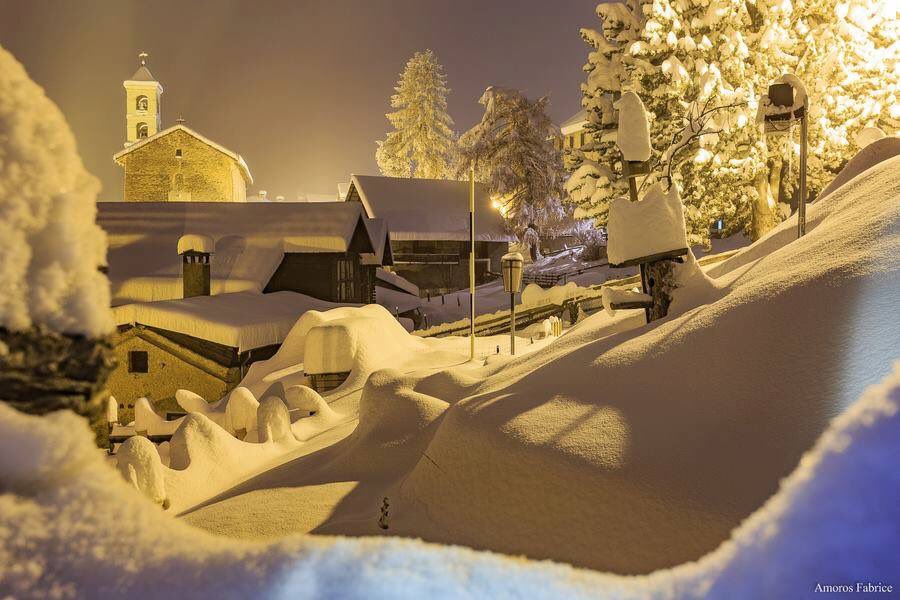 StormchaserUKEU's tweet photo. Huge amounts of snow in Saint-Véran, SE France) last night 6th November!!! #snow #severeweather
Report: Amoros Fabrice & Infoclimat https://t.co/rpoXphh7Cg