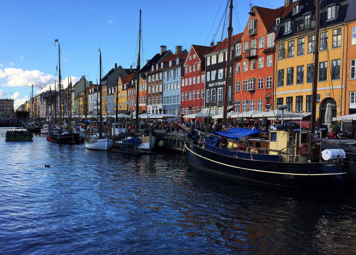 AstroKomrade's tweet image. It is an idyllic life along Copenhagen’s many canals in Denmark. #OneWorldManyViews