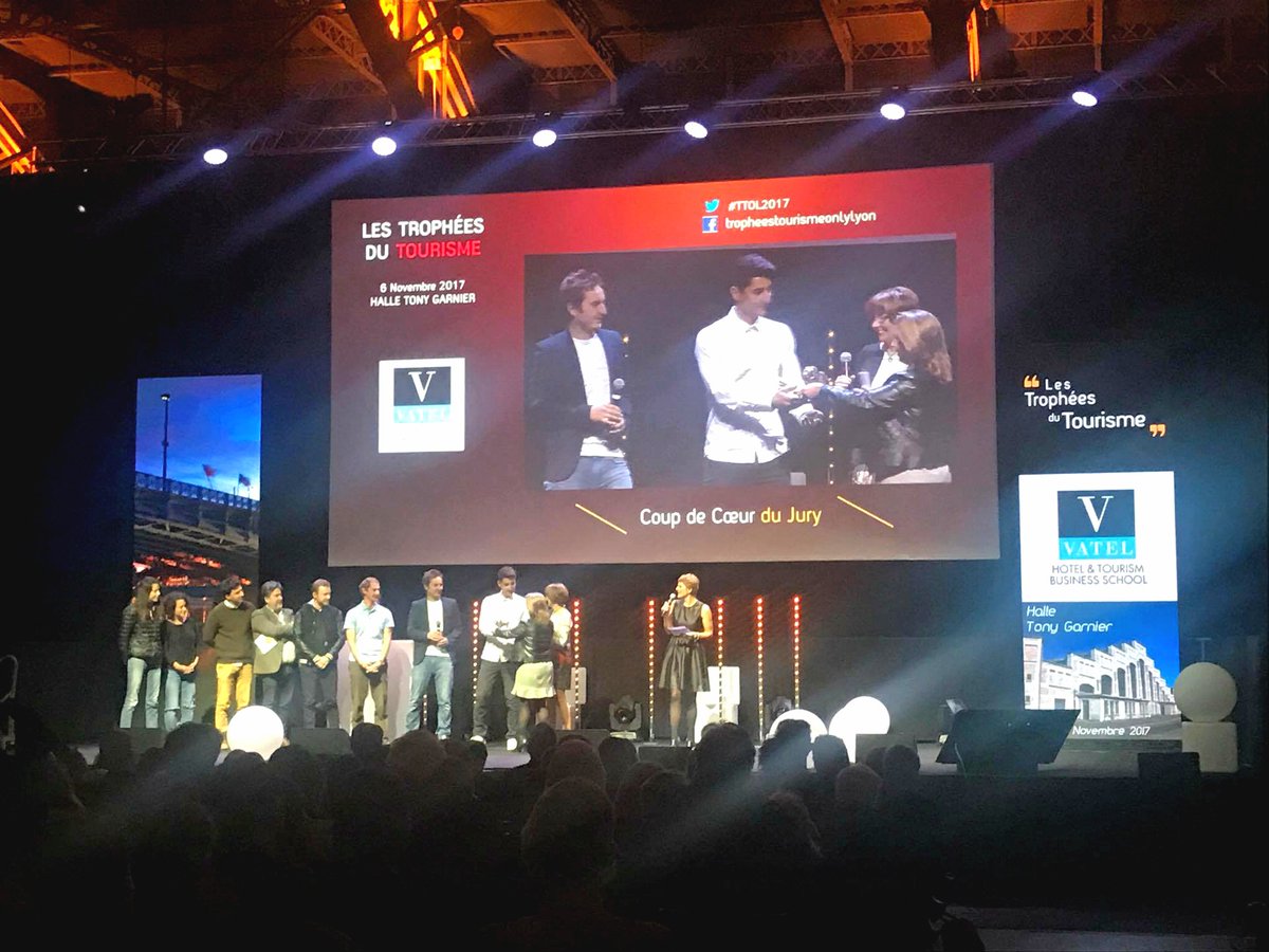 lyonbiketour's tweet photo. ⭐️🦁 Fier et heureux d'avoir recu le prix "Coup de coeur du Jury @OnlyLyon" ⭐️🦁 #lyon #passion #tourisme #prix #TTOL2017 #bike #biketour https://t.co/eYFm43yPFp