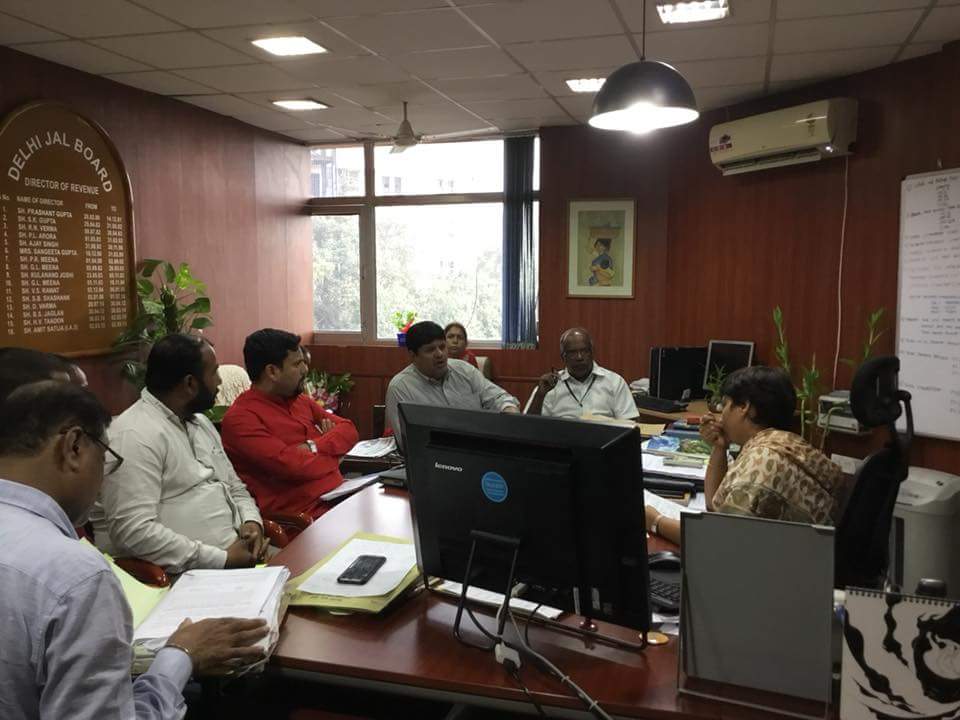 Sanjeev_aap's tweet photo. दिल्ली जल बोर्ड राजस्व आयुक्त कार्यालय पर इंद्रप्रस्थ एवं सुनील कॉलोनी में विभाग से सम्बंधित समस्याओ को लेकर बैठक करते हुए I https://t.co/WRrULBKxF4
