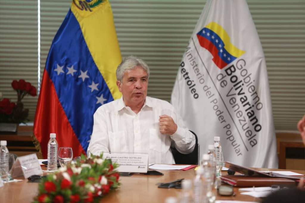 wcastroPSUV's tweet photo. #AHORA | Evaluamos balance de gestión de los ministerios vinculados al área económica del país @NicolasMaduro #100AñosDeRevolucionObrera https://t.co/sA1Lcc4BDO