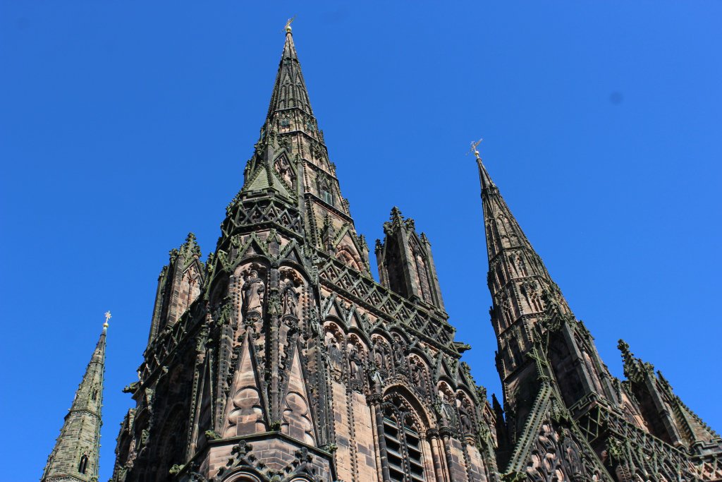 JonoTourism's tweet photo. @cinemashoebox Wonderful @LichfieldCath - only #cathedral to have a spire knocked down by a @EnglishCivilWar cannon! Vote #Lichfield ! #cathedralworldcup https://t.co/zPiIfFRrtW
