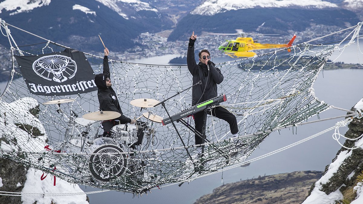 MusicRadarTech's tweet photo. .@Modestep play the #JagerIceCold Gig strung-up between two mountains and live to tell the tale https://t.co/1qCzkOeUno https://t.co/jlf4fBIKbh