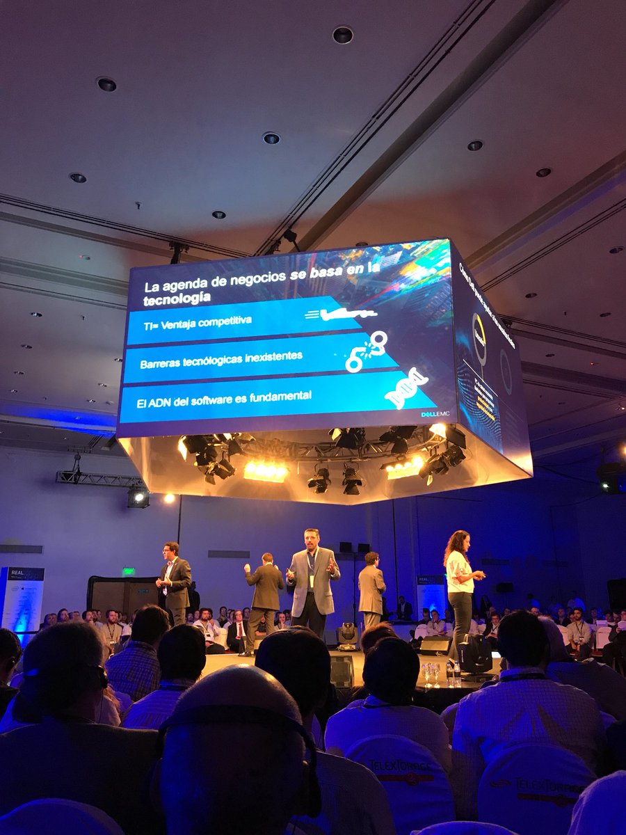 JULIPI's tweet photo. Hernán Taibo sobre #DigitalTransformation en el #DellEMCForum #argentina https://t.co/yPL033W5jc