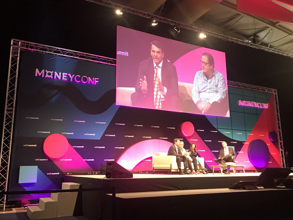 GoodMoov's tweet photo. Probably one of the most beautiful#bitcoin Tie #websummit2017 @goodmoov #ico https://t.co/prQmuhxoyH
