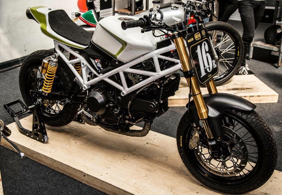 DucatiUK's tweet photo. This stunning #MintCustoms Street Tracker has made it into through to the Ace Builds Final Four. See this bike at @motorcyclelive #Ducati https://t.co/Gl3ZTFVSiO