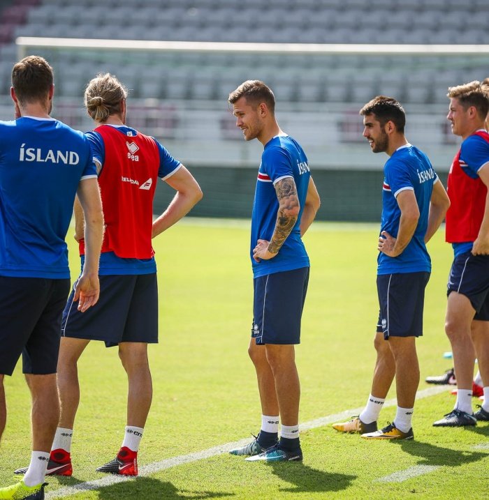RealOviedo's tweet photo. Primer entrenamiento de nuestro jugador @diegui_johan con @footballiceland en Qatar 😊👍 #RealOviedo #azulinquebrantable https://t.co/FvMFQhaxn1