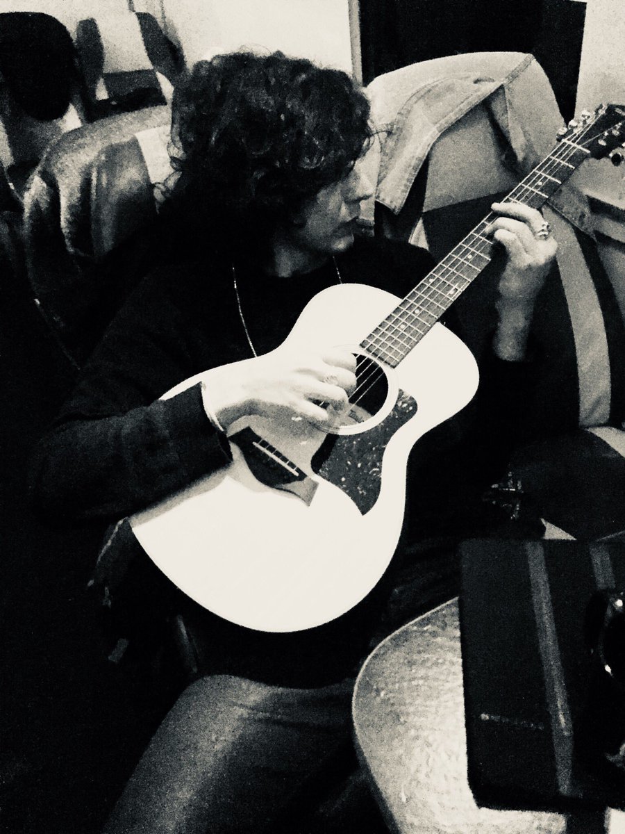 MetaErmal's tweet photo. Ispirazioni notturne https://t.co/L0NMRalJY4
