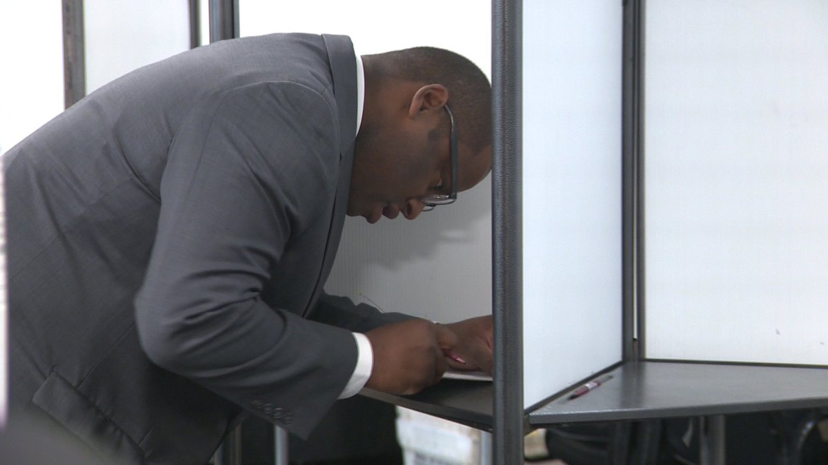 seracongi's tweet photo. #Boston mayoral candidate @titojackson votes in #Dorchester #ElectionDay2017 "It's our time, Boston" #wcvb 📷: @sjforman138 https://t.co/pyqWTWnkRh