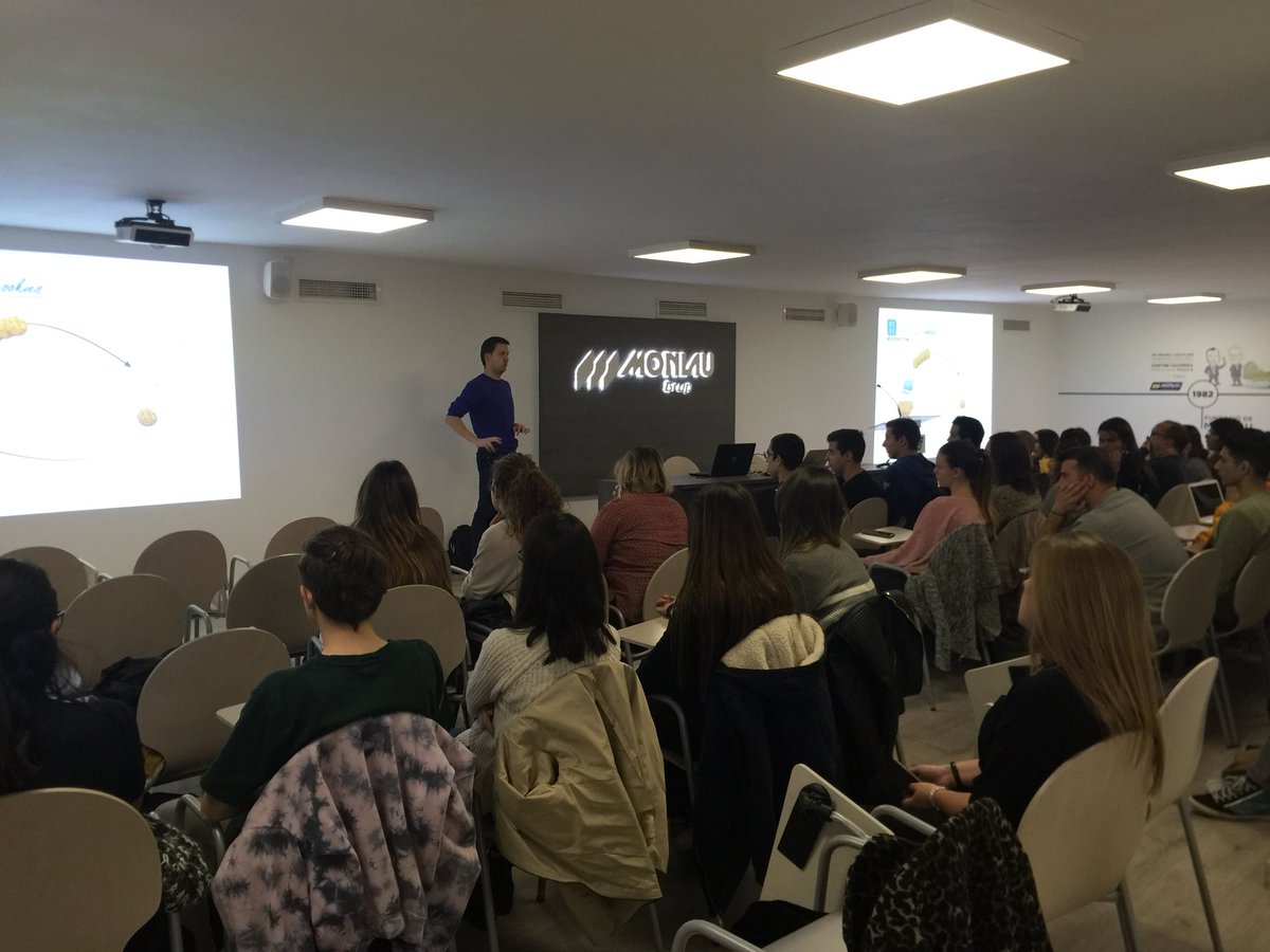 castelao19's tweet photo. Hoy en #Monlau asistimos a una interesante conferencia sobre internet de la mano de @albertofornells #2MIP #2GAT https://t.co/nHeplZXK4H