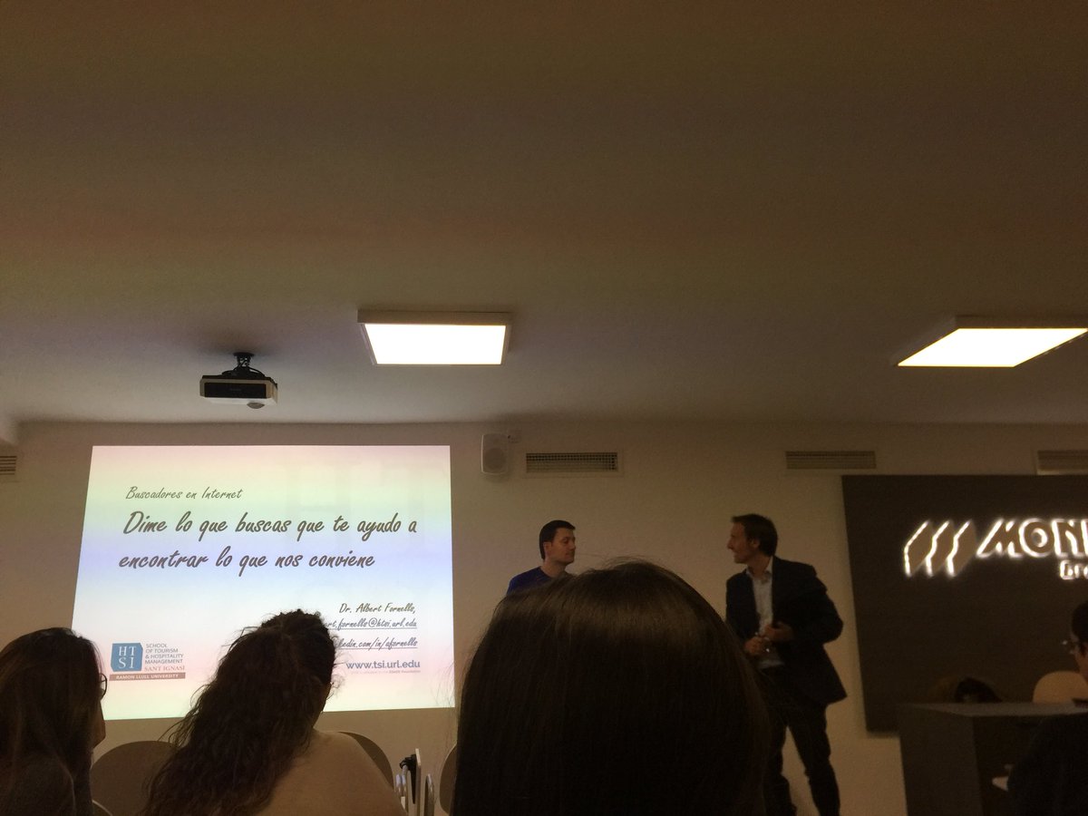 castelao19's tweet photo. Hoy en #Monlau asistimos a una interesante conferencia sobre internet de la mano de @albertofornells #2MIP #2GAT https://t.co/nHeplZXK4H