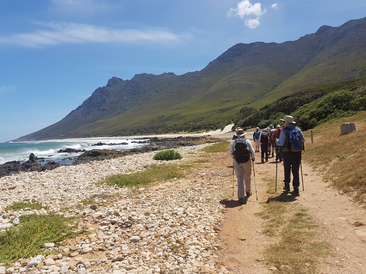 PamKHphysio's tweet photo. @AGreenCovPhysio @basesuk @TheSSTofficial @exerciseworks @thecsp @gerardgreenephy Greetings from #CT #RegularPlannedBreak #InGoodCompany ☆Tues hiking group (70-85yrs) #EnergisingThroughExercise☆ today on Klipspringer Trail https://t.co/Q5riua4JOd
