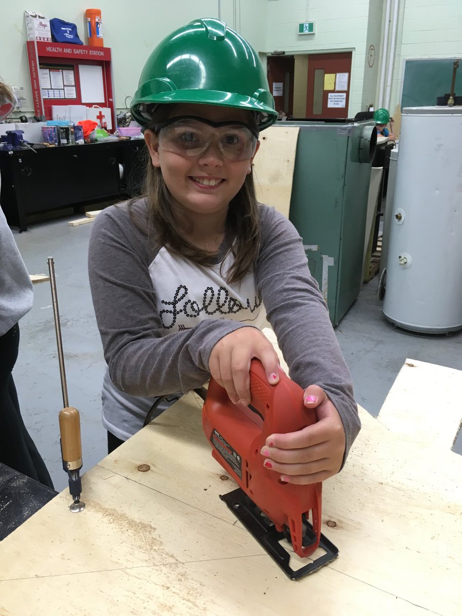 EsteemWomen's tweet photo. Getting more #WomeninSkilledTrades starts w teaching girls use of power tools! #BuildingWithBecky does that! #nsttw #TheyCanBe Carpenters https://t.co/pDoKn3Xout