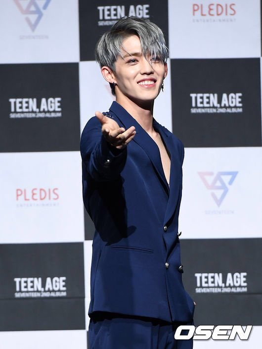 unbleacheol's tweet photo. seungcheol invented silver blue hair ,, look how good he looks fcukfkd https://t.co/TgruEdhQ1S