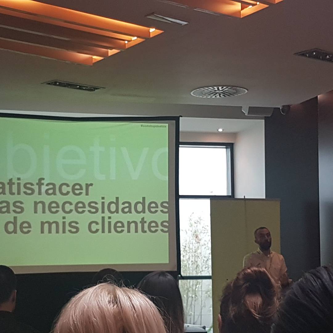 3Cuca2004's tweet photo. Curso de formación impartido por Luis Sanchez de @idealista #workshopidealista https://t.co/eUO8i4n1wq