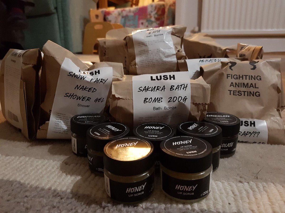 projectparentgb's tweet photo. We cannot thank @LushGateshead enough who kindly gave us another bag of goodies to go in our boxes. We love you 💕 #beststore #lush https://t.co/xeOEFL6pTX