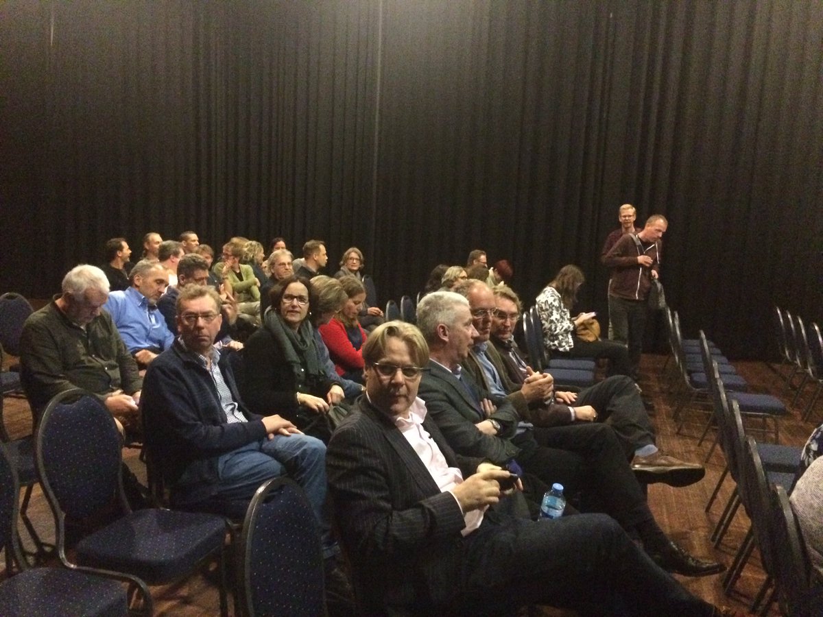 TheodeBruijn's tweet photo. Interdisciplinair onderwijs, studenten laten leren in en met de praktijk aan relevante vraagstukken mbv lectoraten. Studiedag @SaxionBBT https://t.co/eLJCqJoFdy